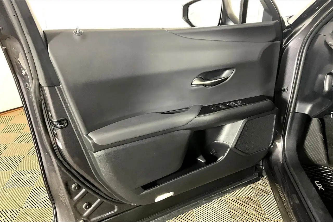 Lexus UX снимка Lexus UX