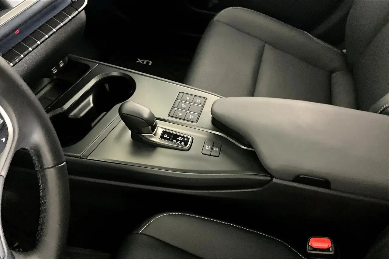 Lexus UX снимка Lexus UX