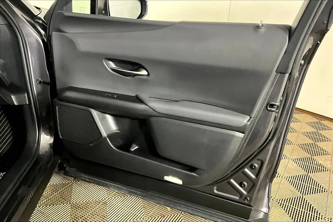 Lexus UX снимка Lexus UX