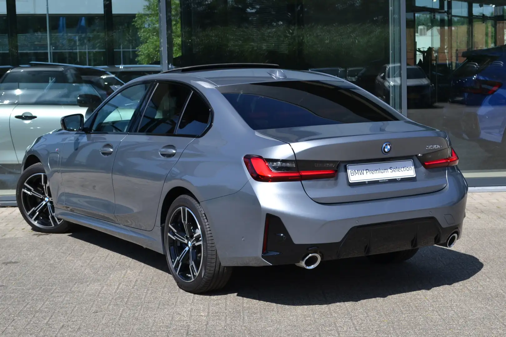 BMW 330 3 Serie 330e High Executive M Sport Automaat / Sch Grau - 2
