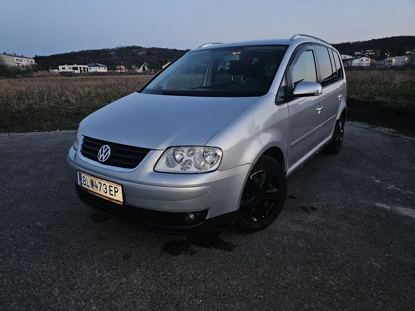 Volkswagen Touran Trendline 1,9 TDI Silber - 1