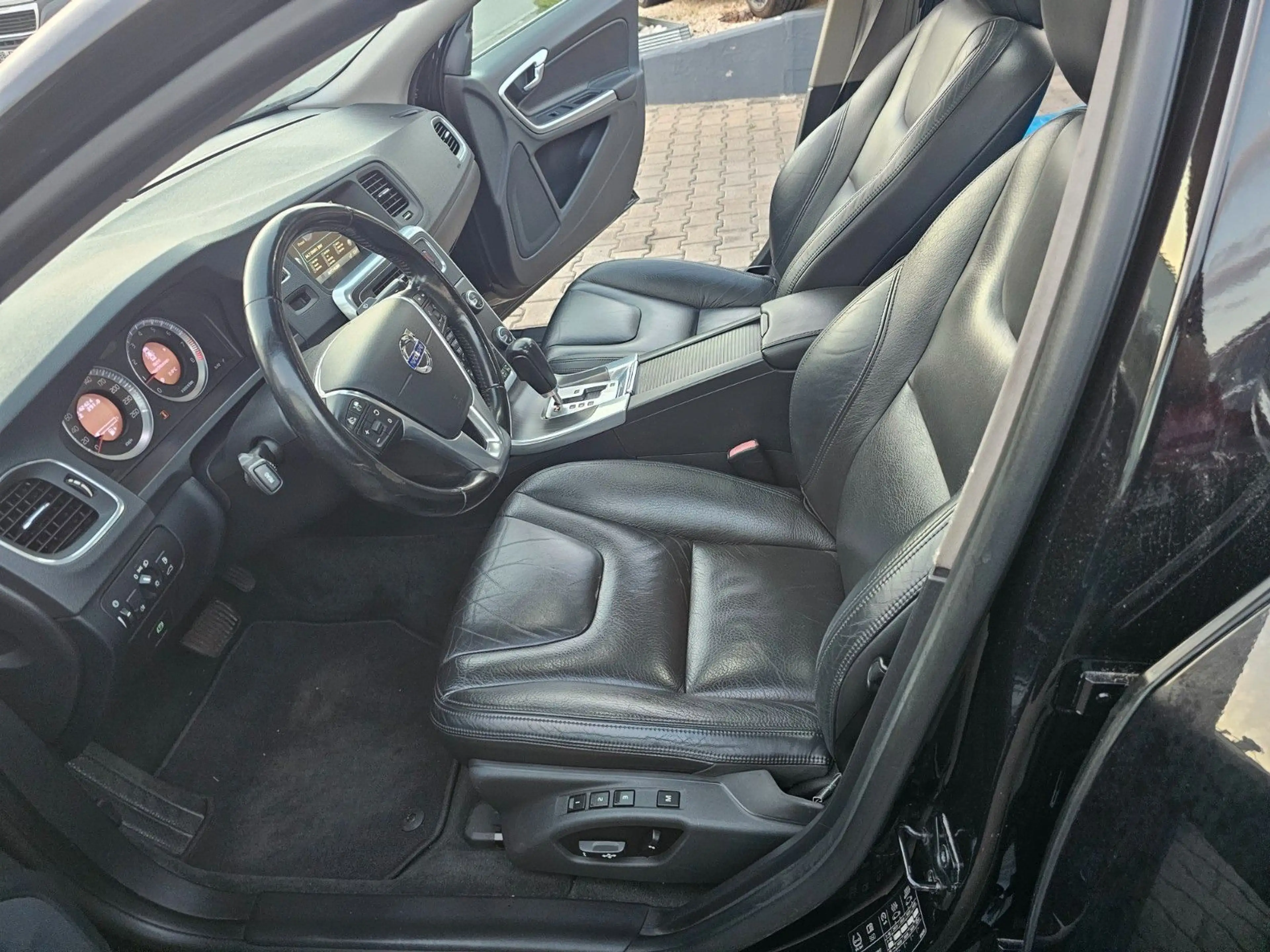Volvo S60 Lim. Summum*NAVI*LEDER*KAMERA*ACC*PDC*SHZ*XE — photo 11