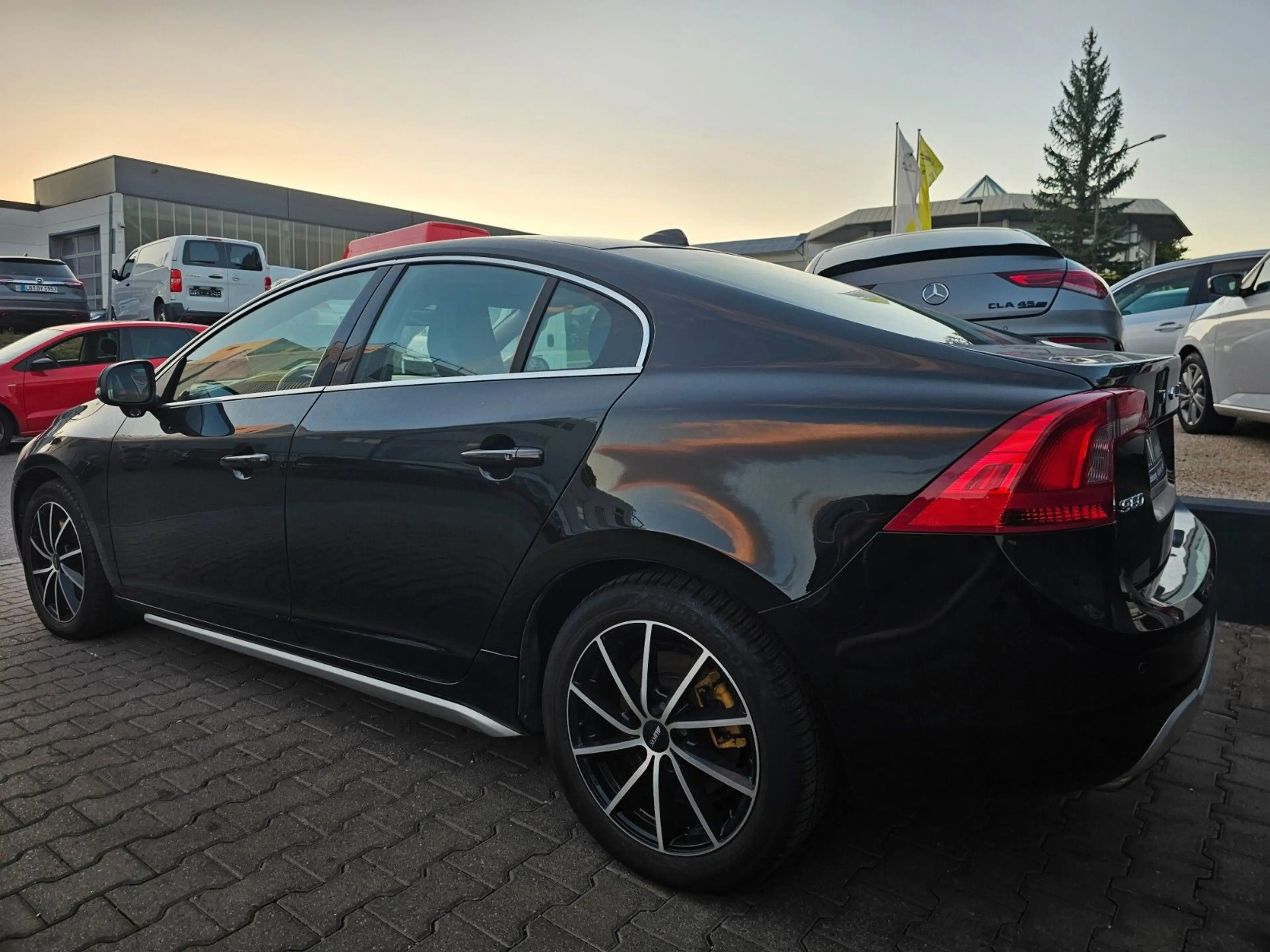 Volvo S60 Lim. Summum*NAVI*LEDER*KAMERA*ACC*PDC*SHZ*XE — photo 6