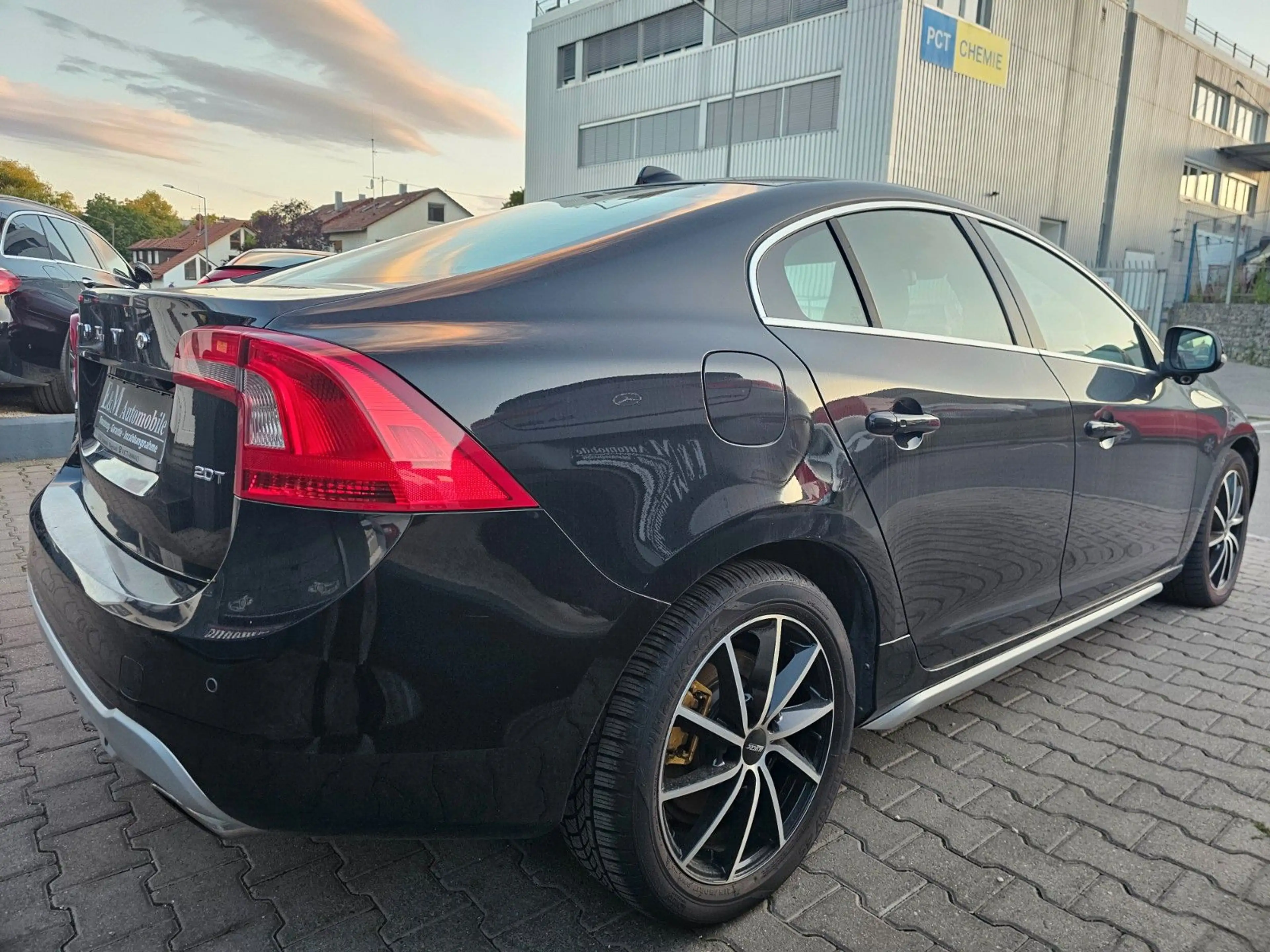 Volvo S60 Lim. Summum*NAVI*LEDER*KAMERA*ACC*PDC*SHZ*XE — photo 7