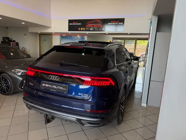 Audi Q8 view 15