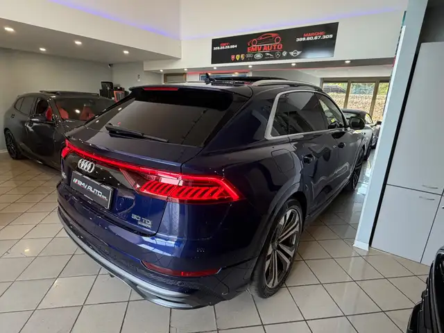 Audi Q8 view 14