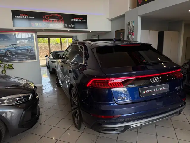 Audi Q8 view 13