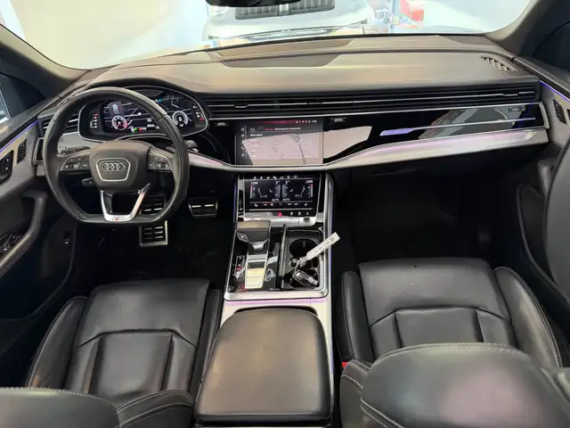 Audi Q8 view 9