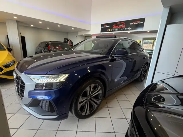 Audi Q8 view 4