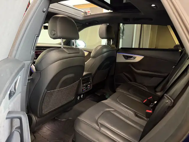 Audi Q8 view 12