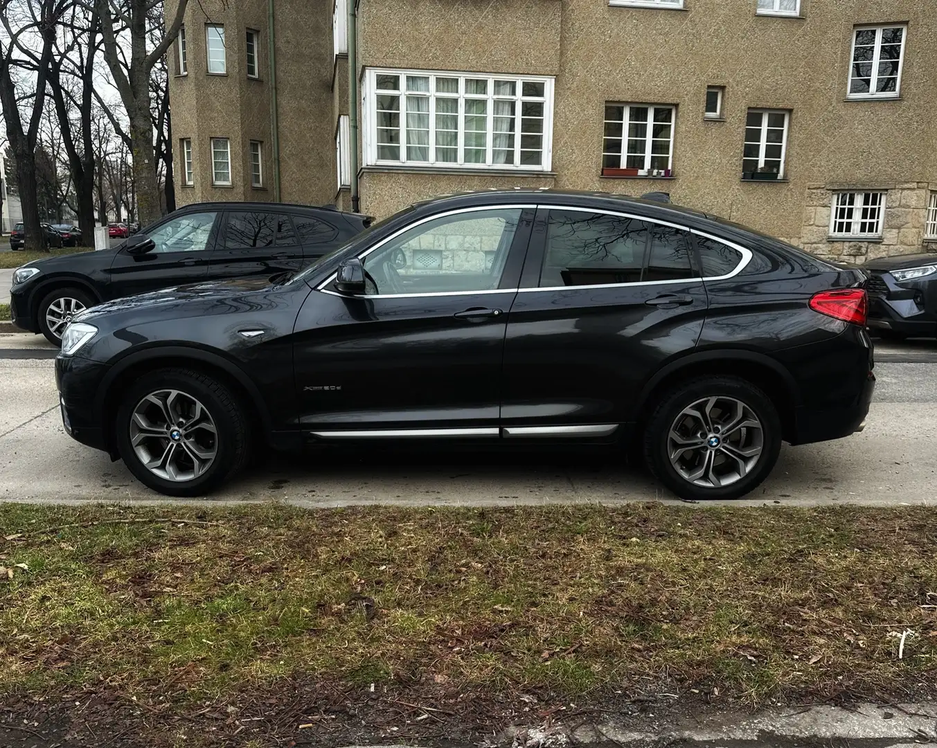 BMW X4 xDrive 20d Aut. Schwarz - 2