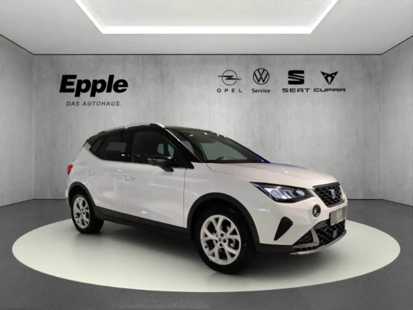SEAT Arona FR 1.5 Navi LED ACC Kamera 5 Jahre Garantie ab EZ Weiß - 1