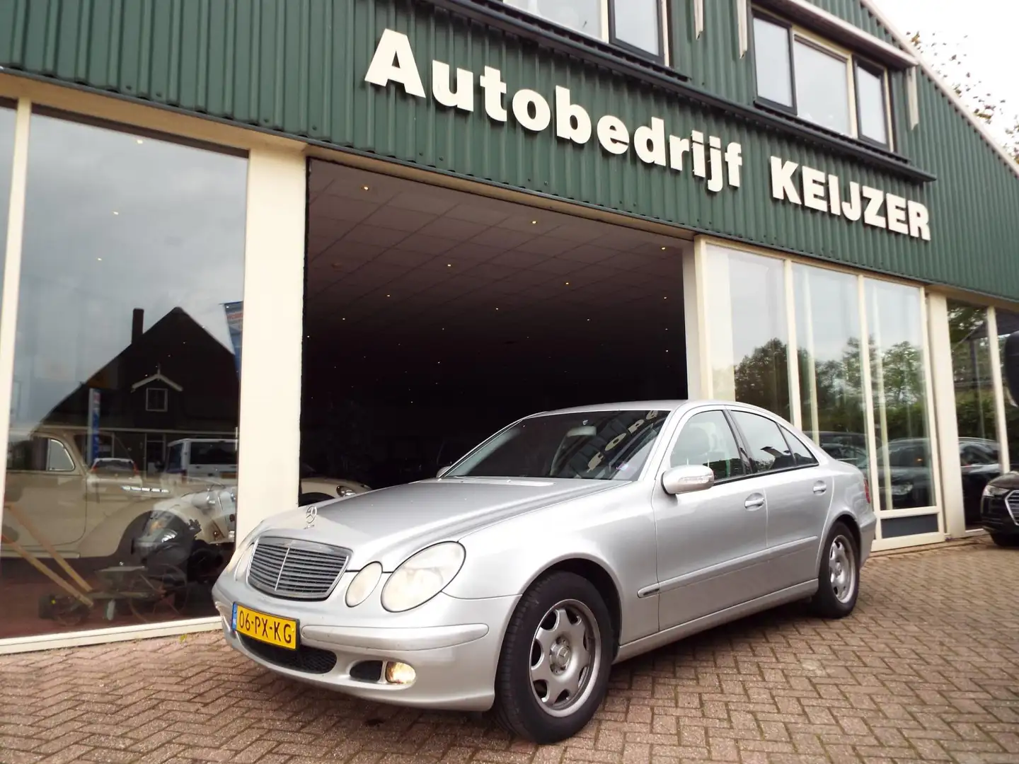 Mercedes-Benz E 200 CDI Classic Grau - 1