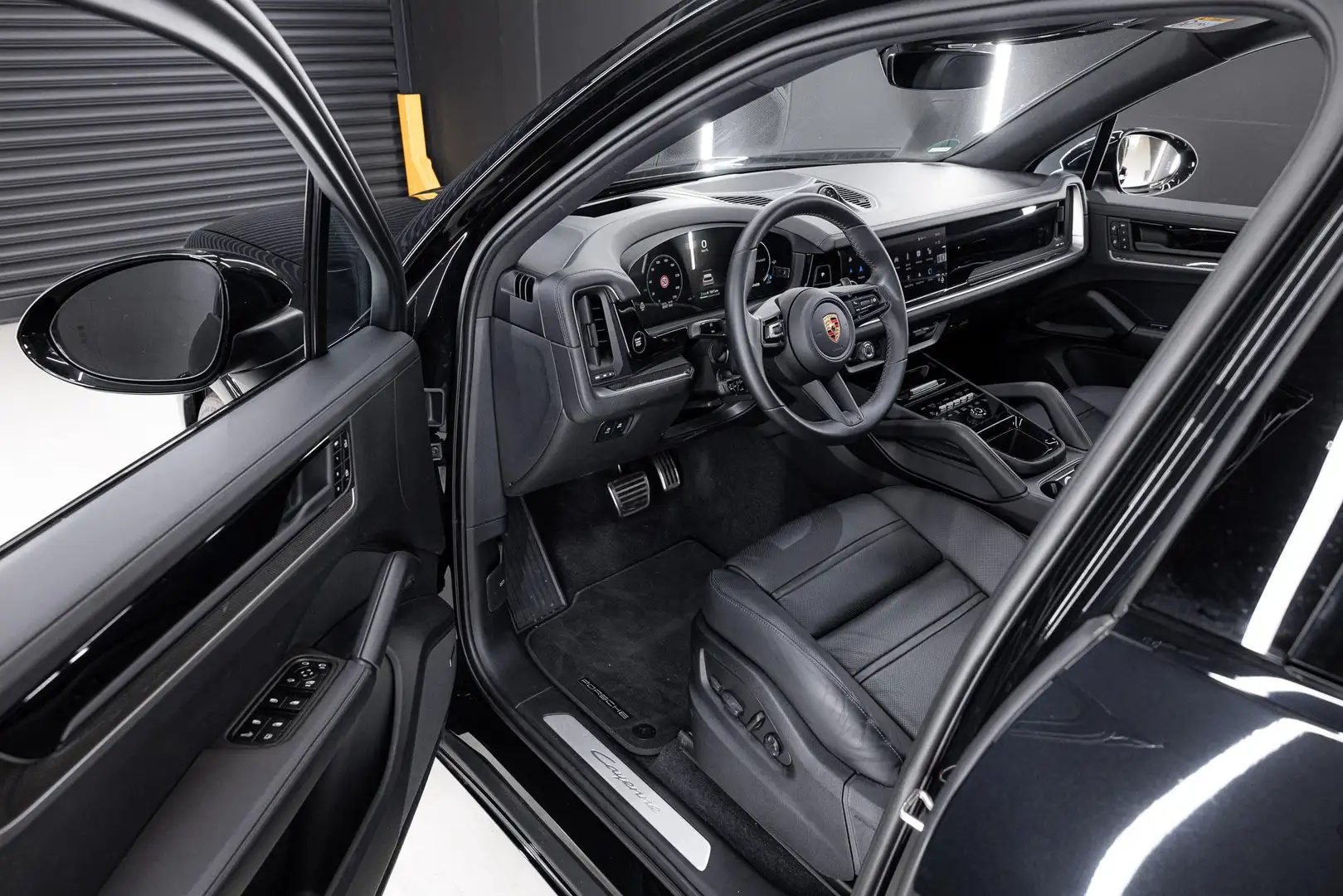 Porsche Cayenne 3.0 E-Hybrid Schwarz - 2