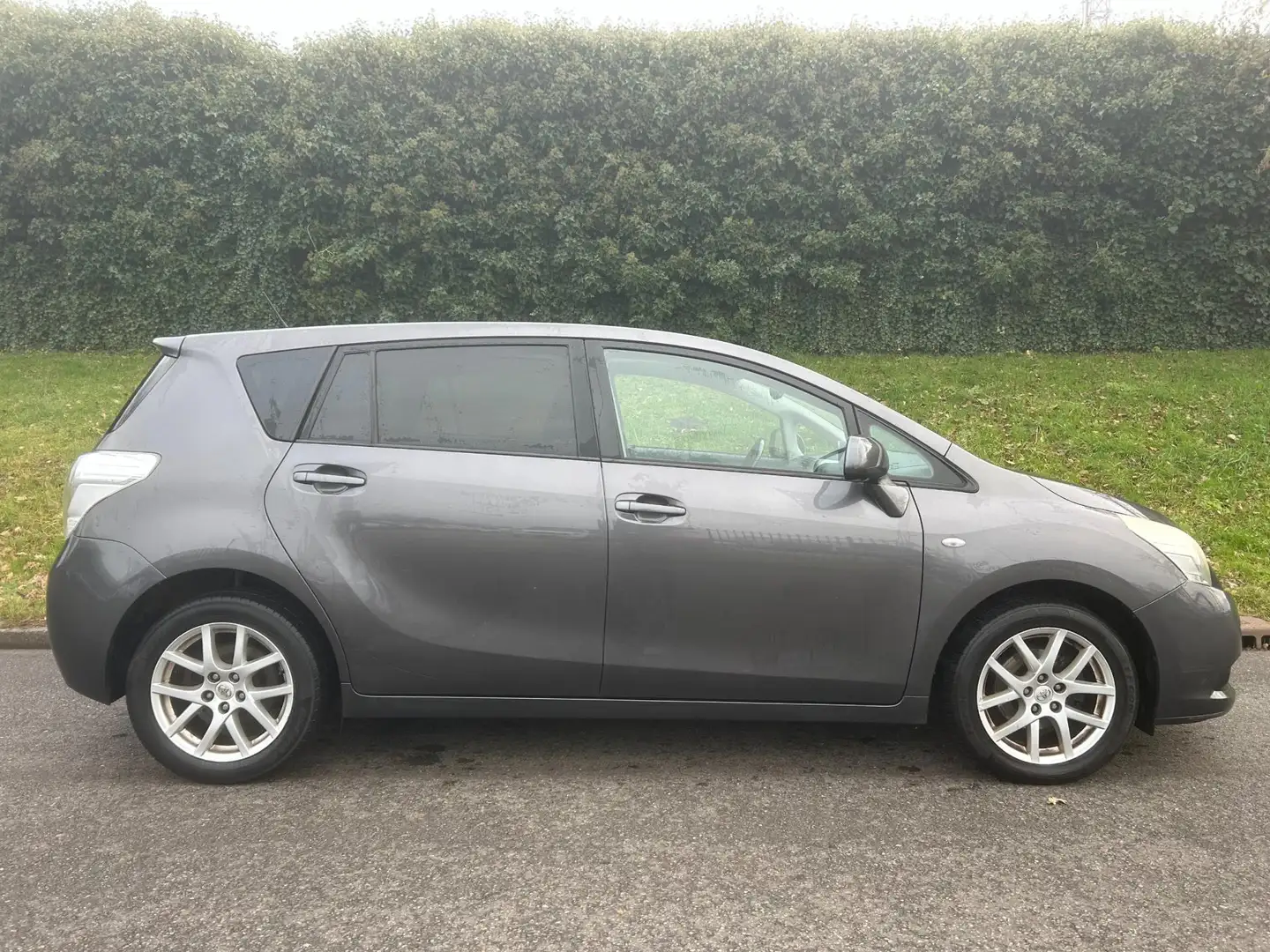 Toyota Verso 1.8 VVT-i Panoramic 7p. - Pano - Camera Grau - 2