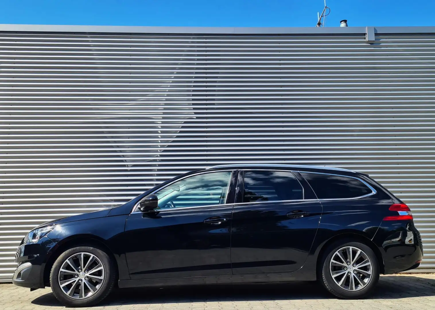Peugeot 308 SW 1.6 BlueHDI Allure 01-2017 Noir Satin Metallic Zwart - 2