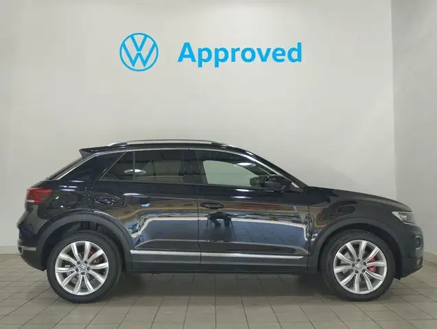 Volkswagen T-Roc view 3