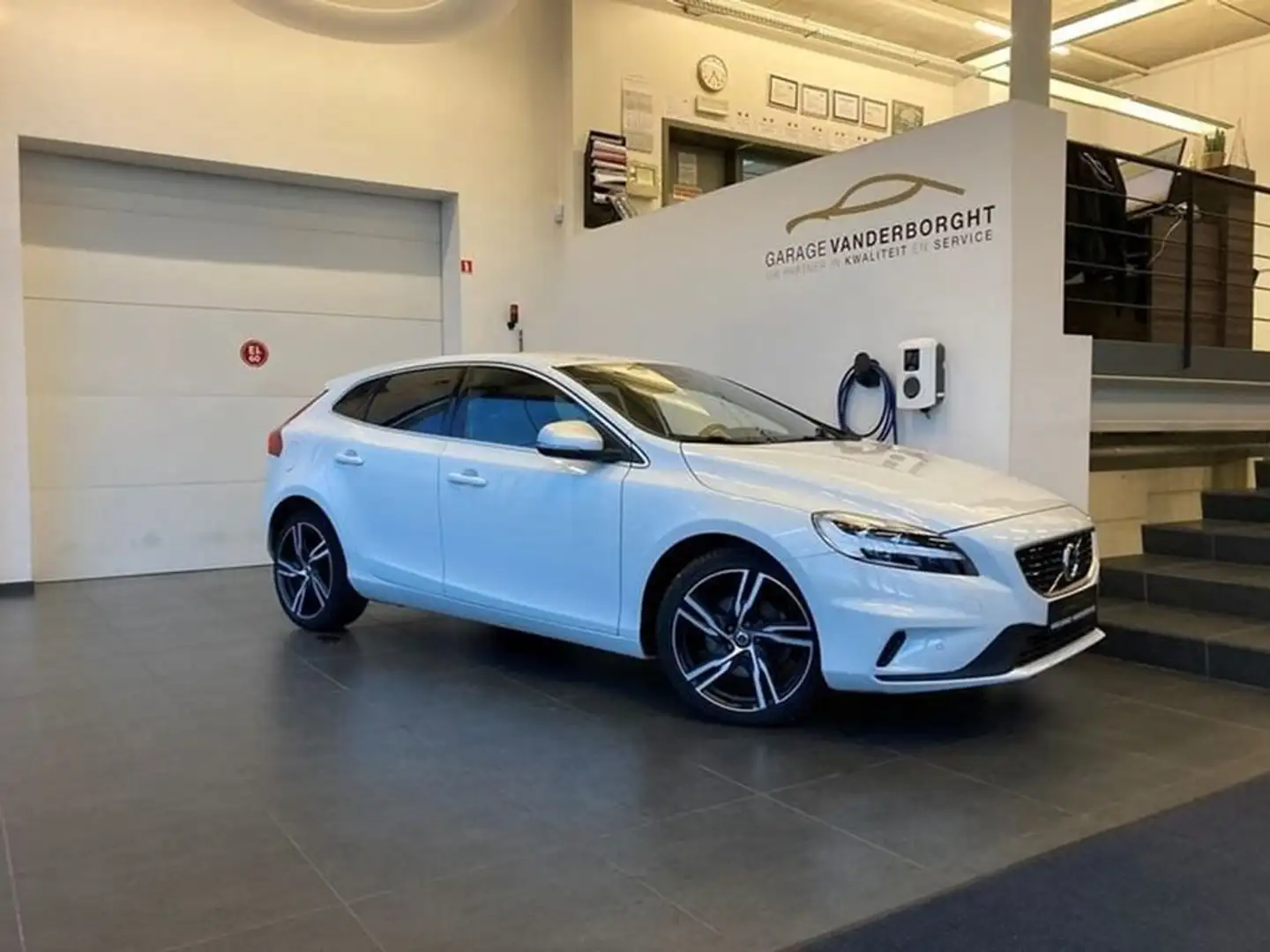 Volvo V40 R-DESIGN T2 BENZINE SLECHTS 51000KM Wit - 1