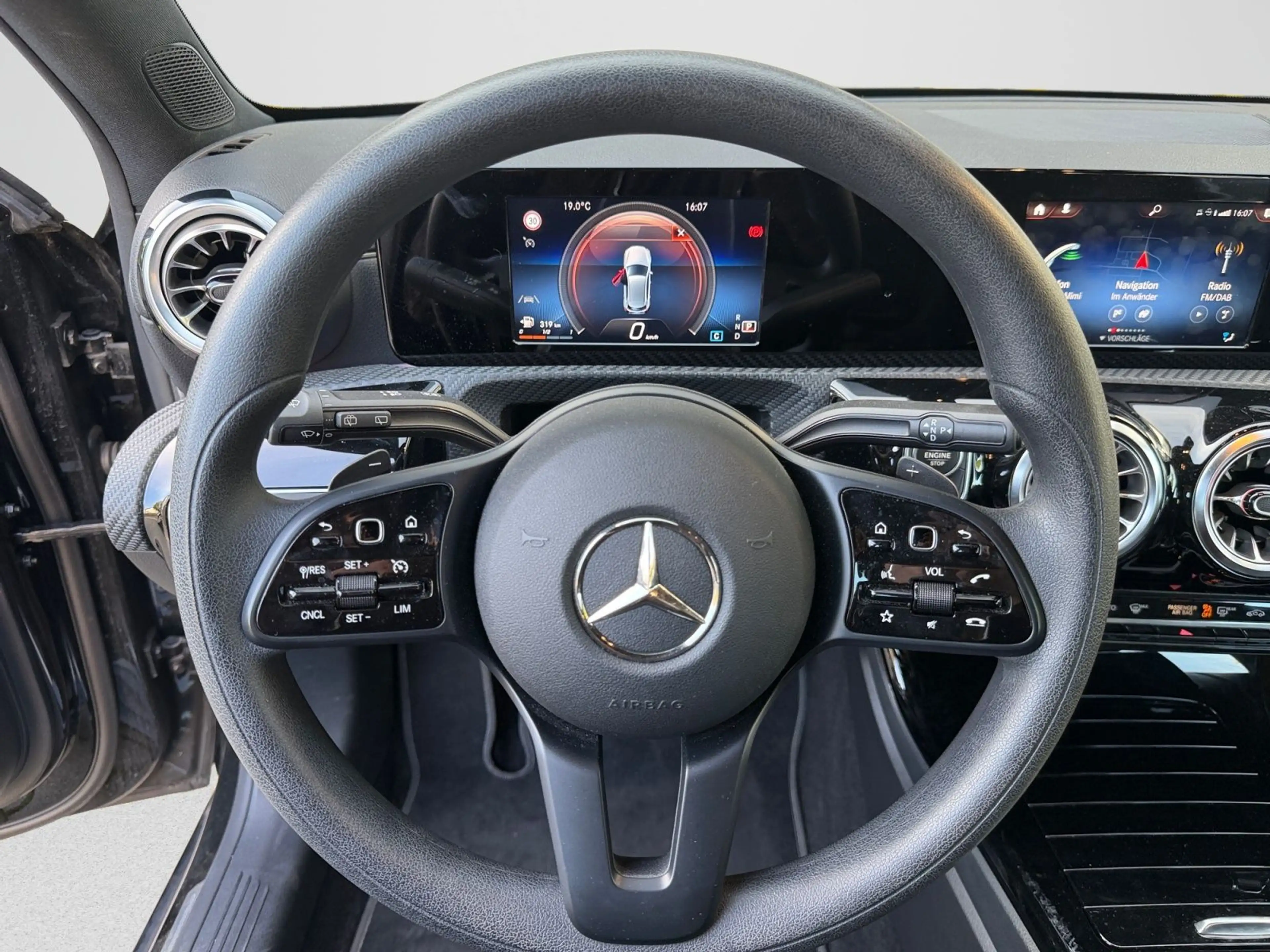 Mercedes-Benz A 180 Style DCT*LED*RFK*SHZ*AHK*CARPLAY*TOP — photo 12