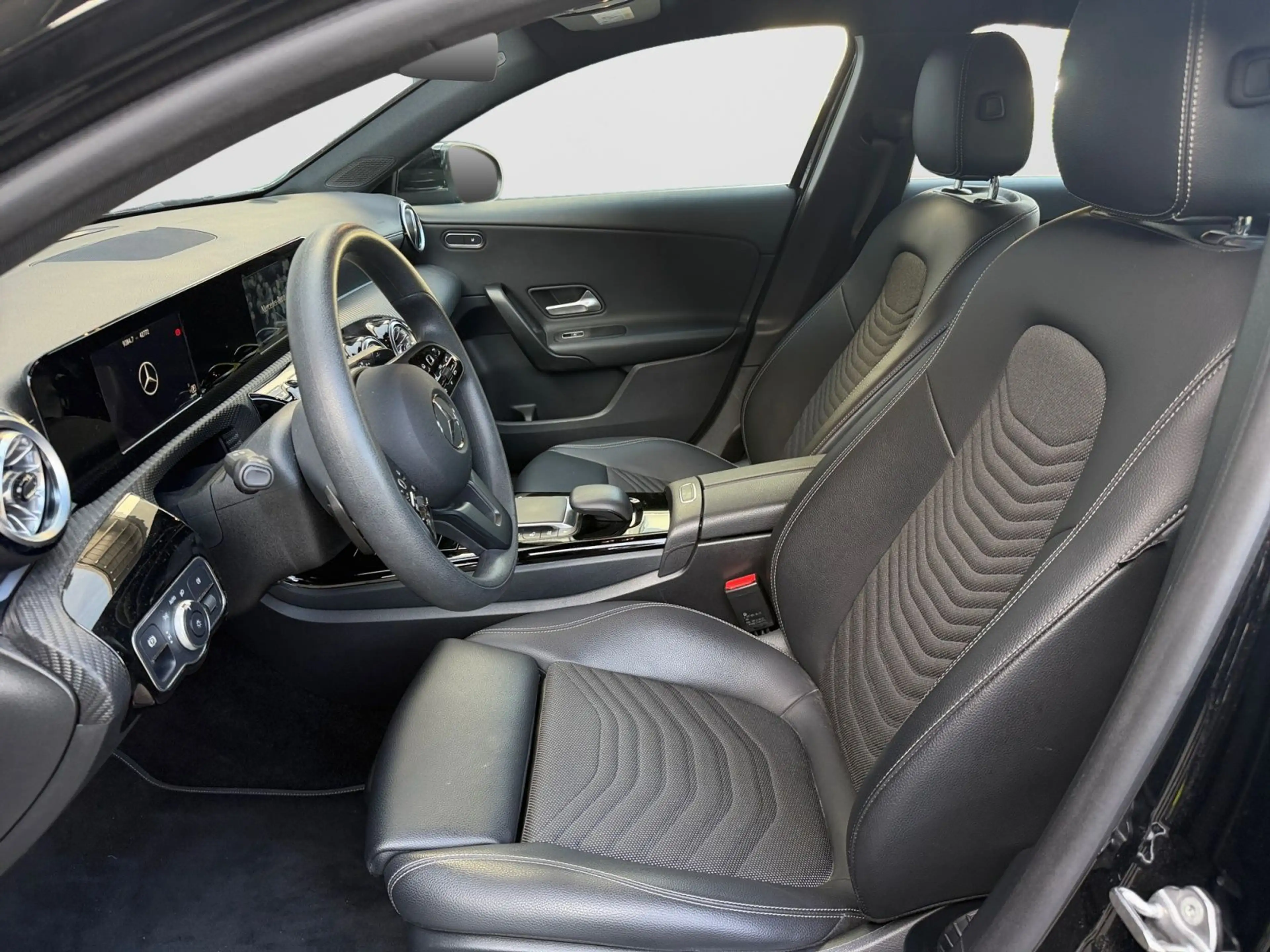 Mercedes-Benz A 180 Style DCT*LED*RFK*SHZ*AHK*CARPLAY*TOP — photo 10