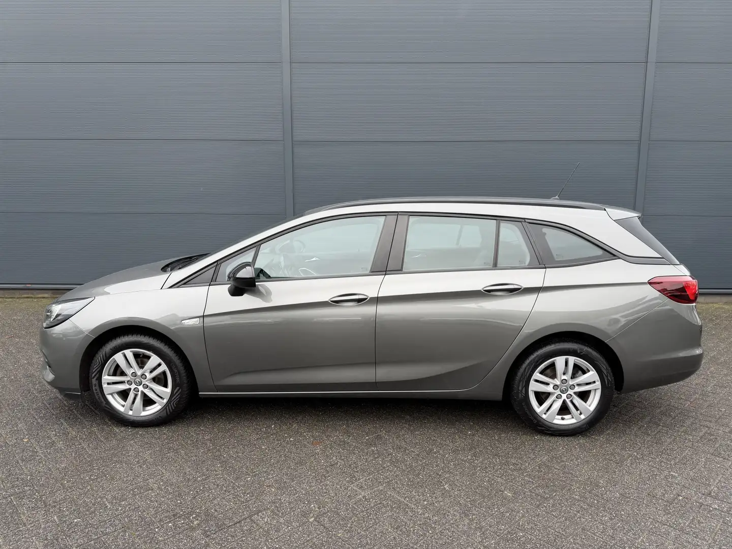 Opel Astra Sports Tourer 130pk Business Edition (Camera - Sto Grau - 2