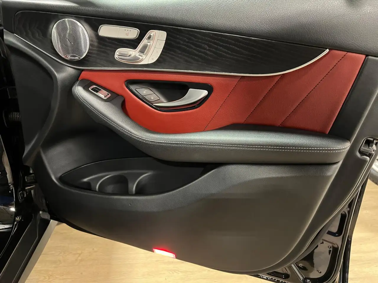 Mercedes-Benz GLC снимка Mercedes-Benz GLC