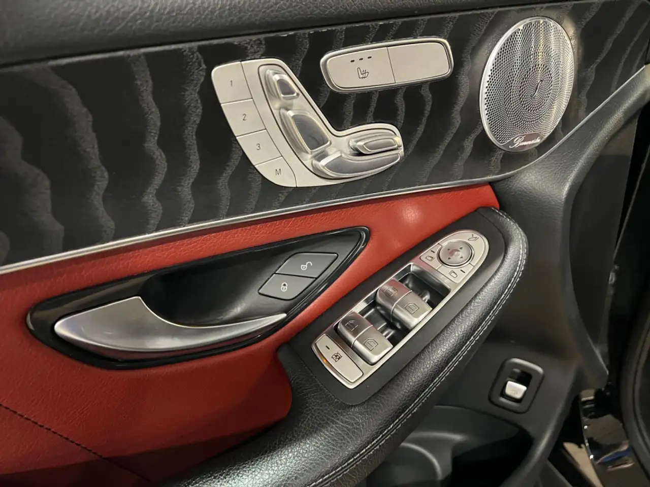 Mercedes-Benz GLC снимка Mercedes-Benz GLC