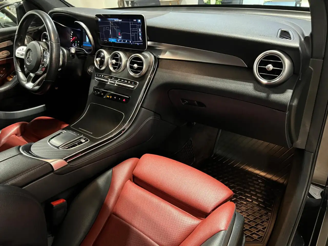 Mercedes-Benz GLC снимка Mercedes-Benz GLC