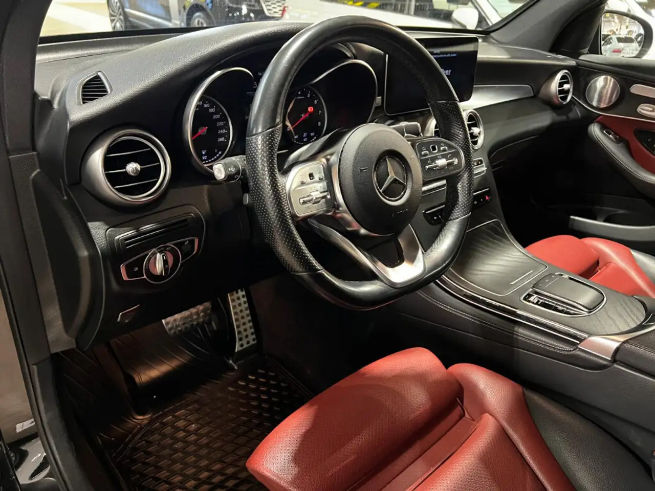 Mercedes-Benz GLC снимка Mercedes-Benz GLC