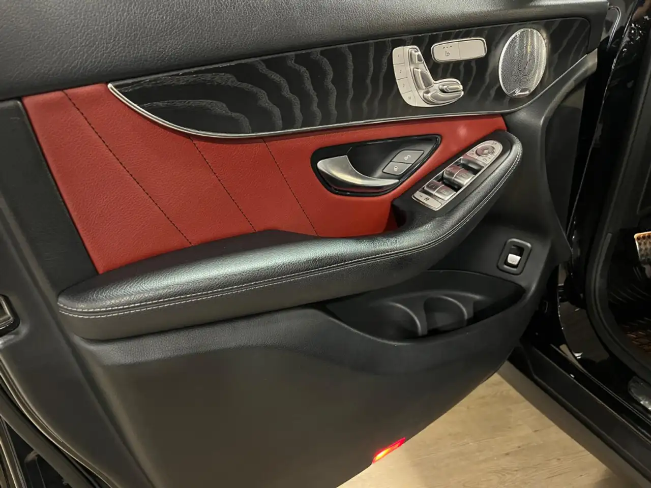 Mercedes-Benz GLC снимка Mercedes-Benz GLC