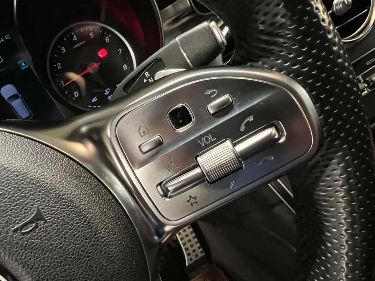 Mercedes-Benz GLC снимка Mercedes-Benz GLC