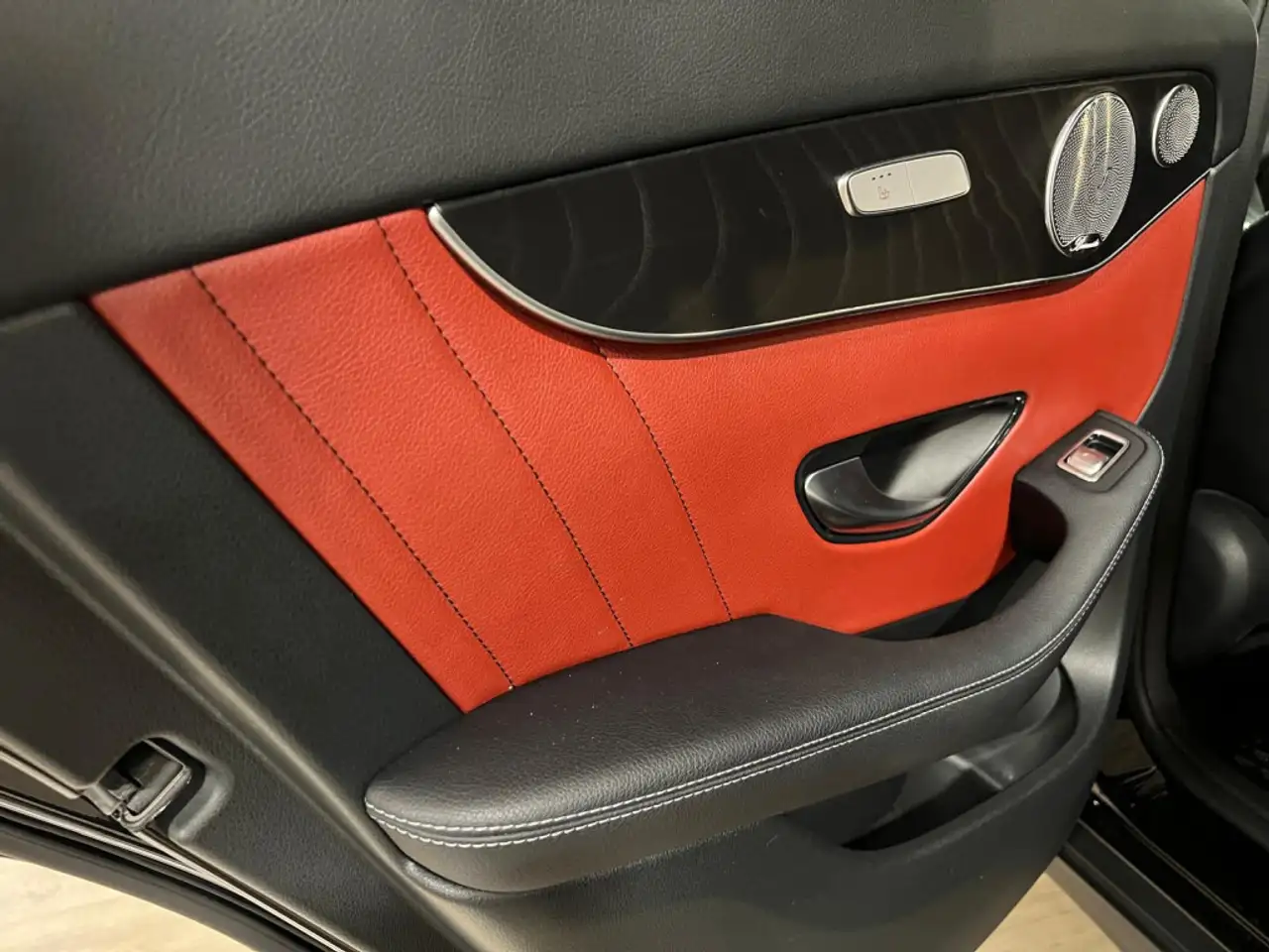 Mercedes-Benz GLC снимка Mercedes-Benz GLC