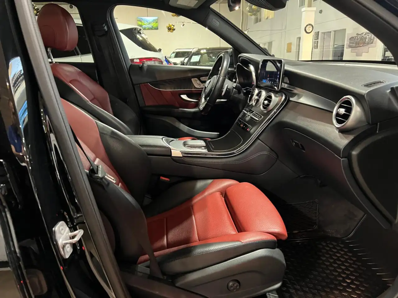 Mercedes-Benz GLC снимка Mercedes-Benz GLC