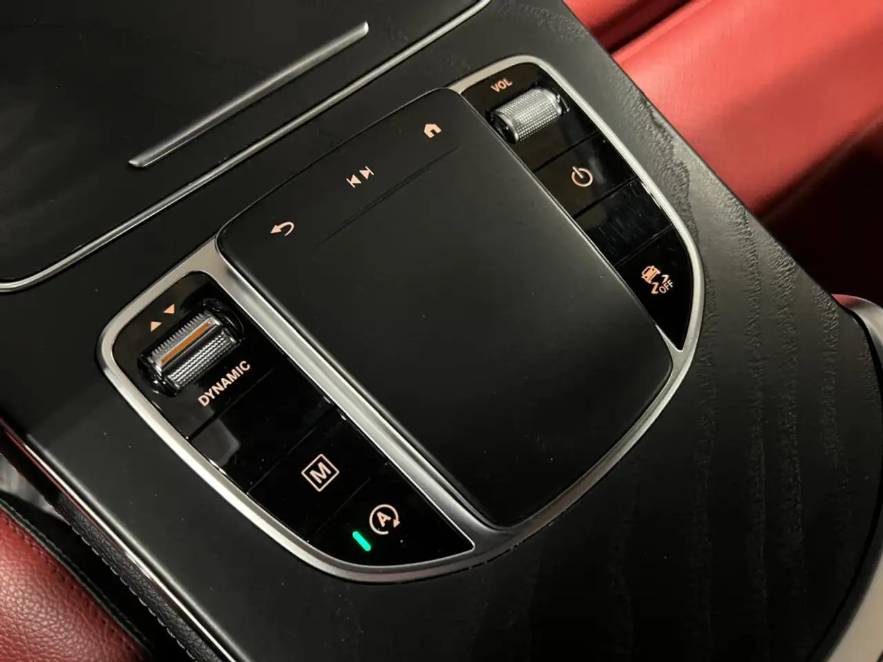 Mercedes-Benz GLC снимка Mercedes-Benz GLC