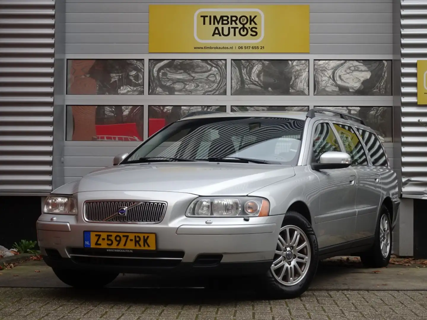 Volvo V70 2.4 170pk Automaat , perfect onderhouden! Gris - 1