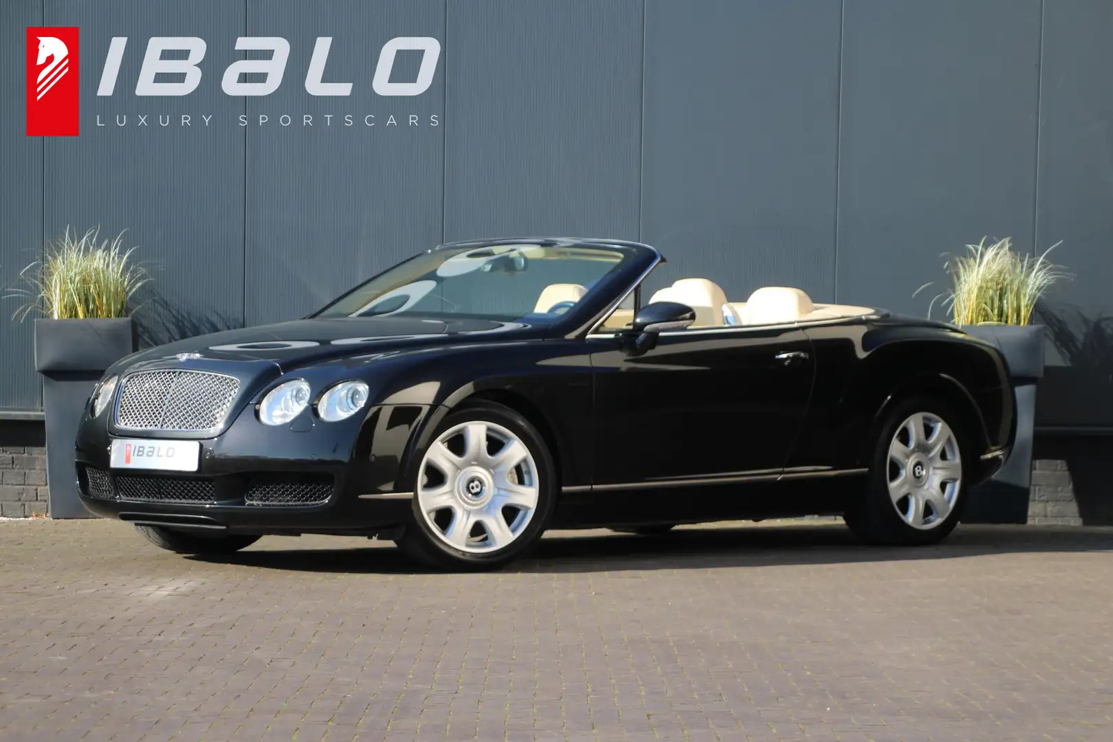 Bentley Continental GTC W12 560pk | Youngtimer | BTW | Nieuwe kap | Carpla Negro - 1