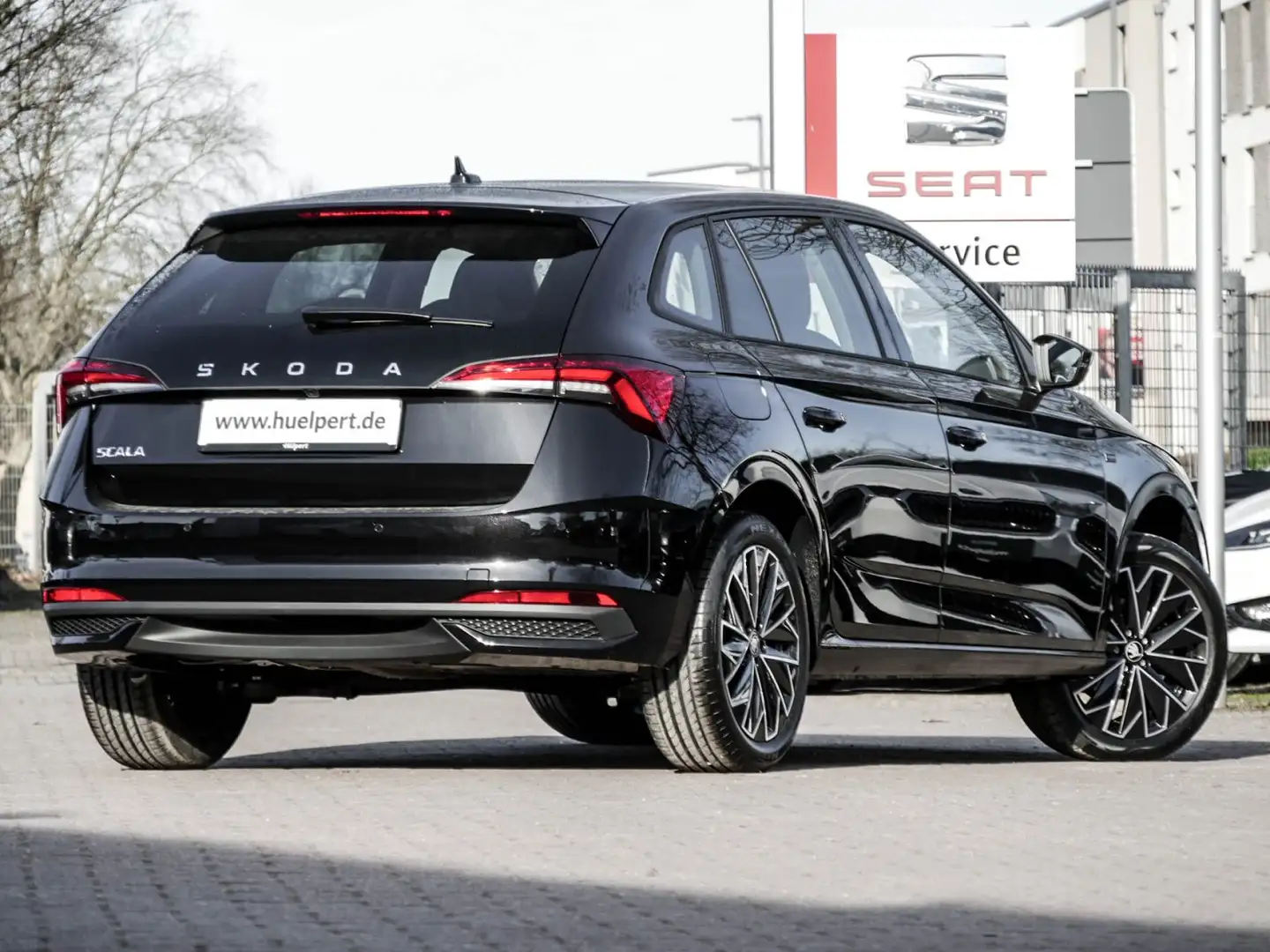 Skoda Scala 1.0TSI Tour ACC PDC RFK SHZ Schwarz - 2