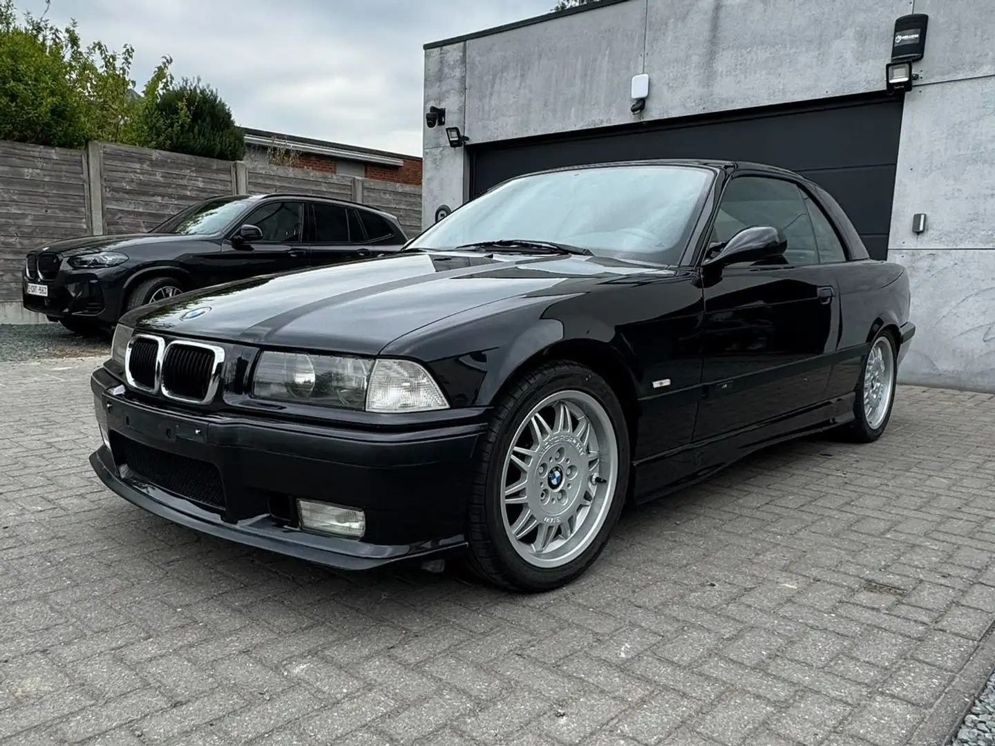 BMW 320 320i Originele M pakket Black - 1