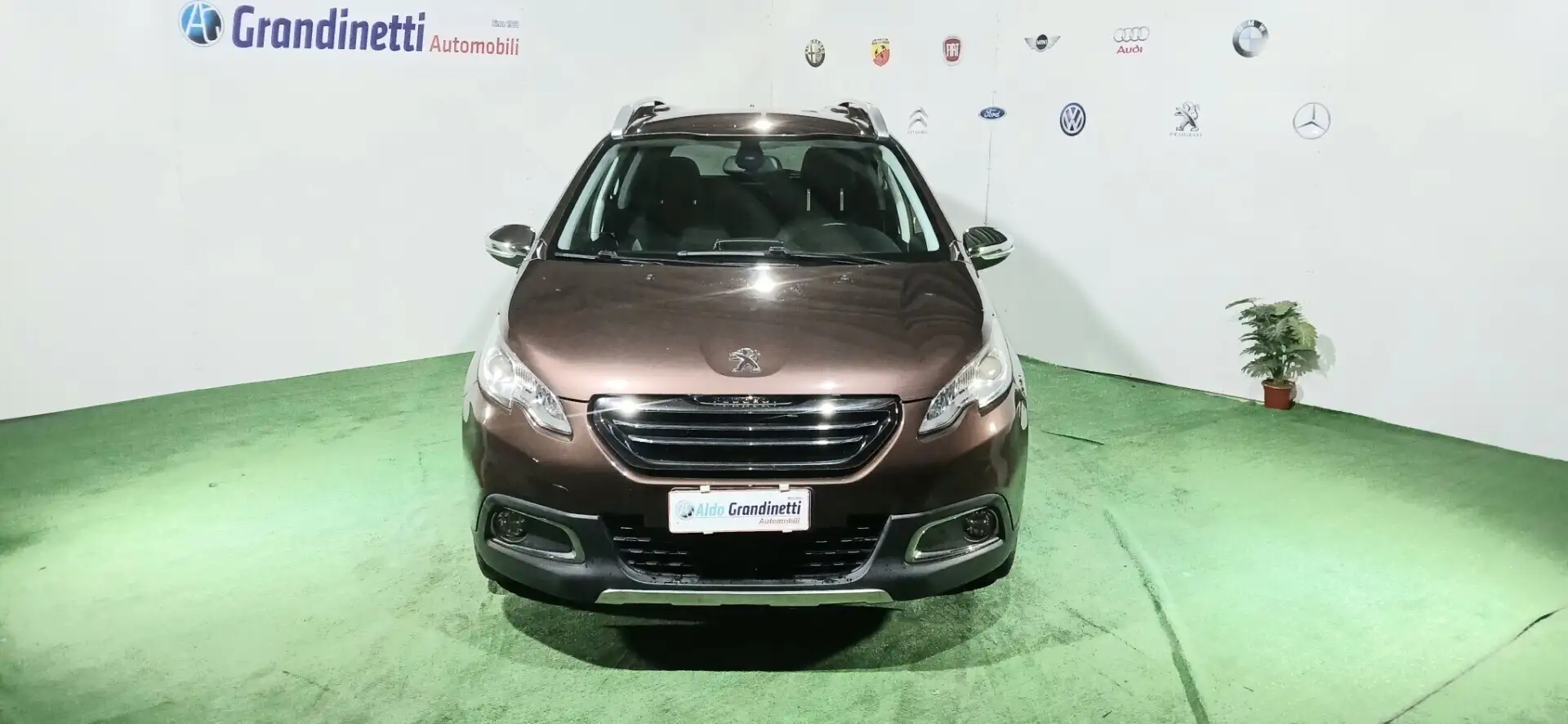 Peugeot 2008 1.6 e-HDi 92 CV Stop&Start Allure Коричневий - 2