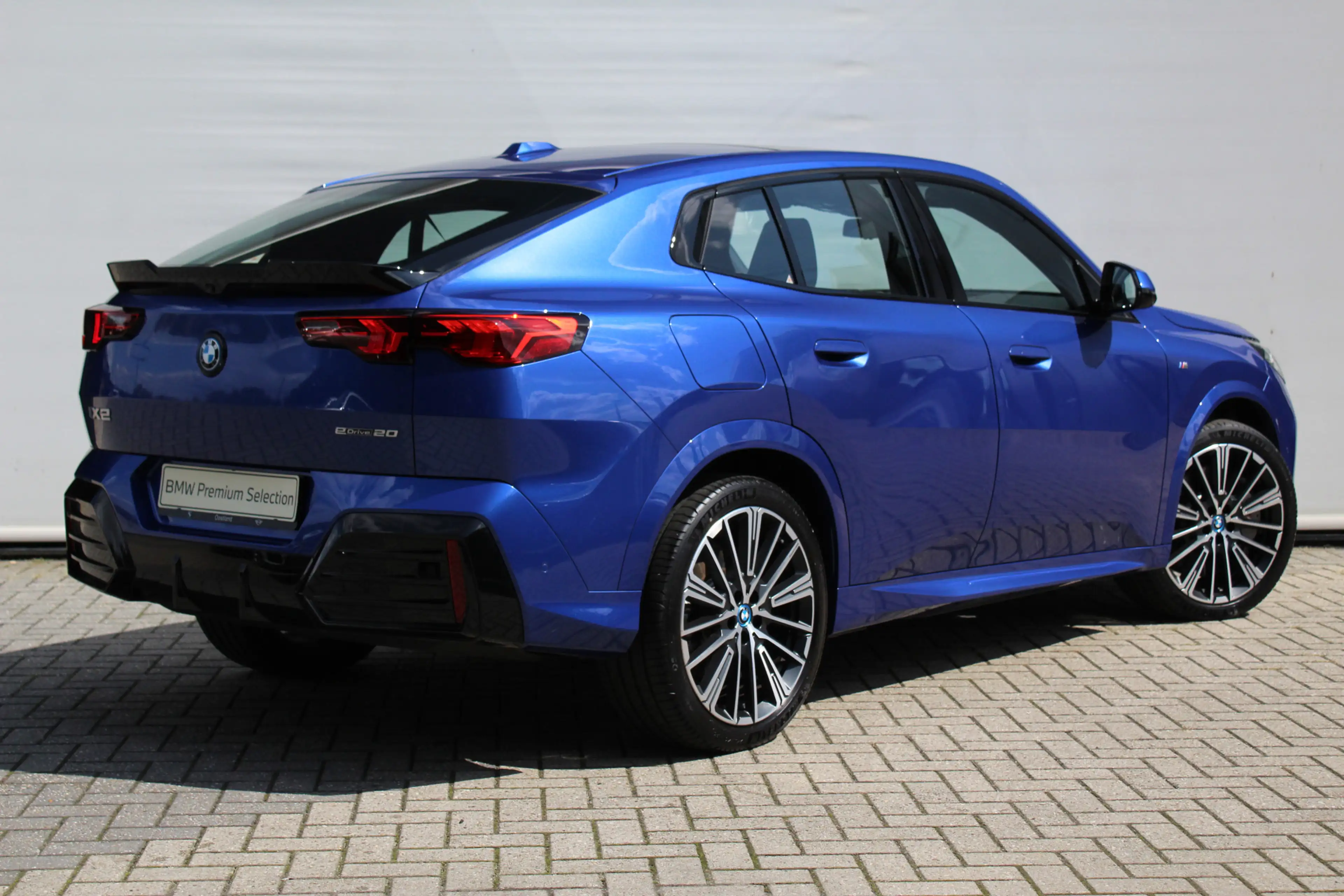 BMW iX2 eDrive20 M Sport / Panoramadak / Trekhaak / Sports — photo 5