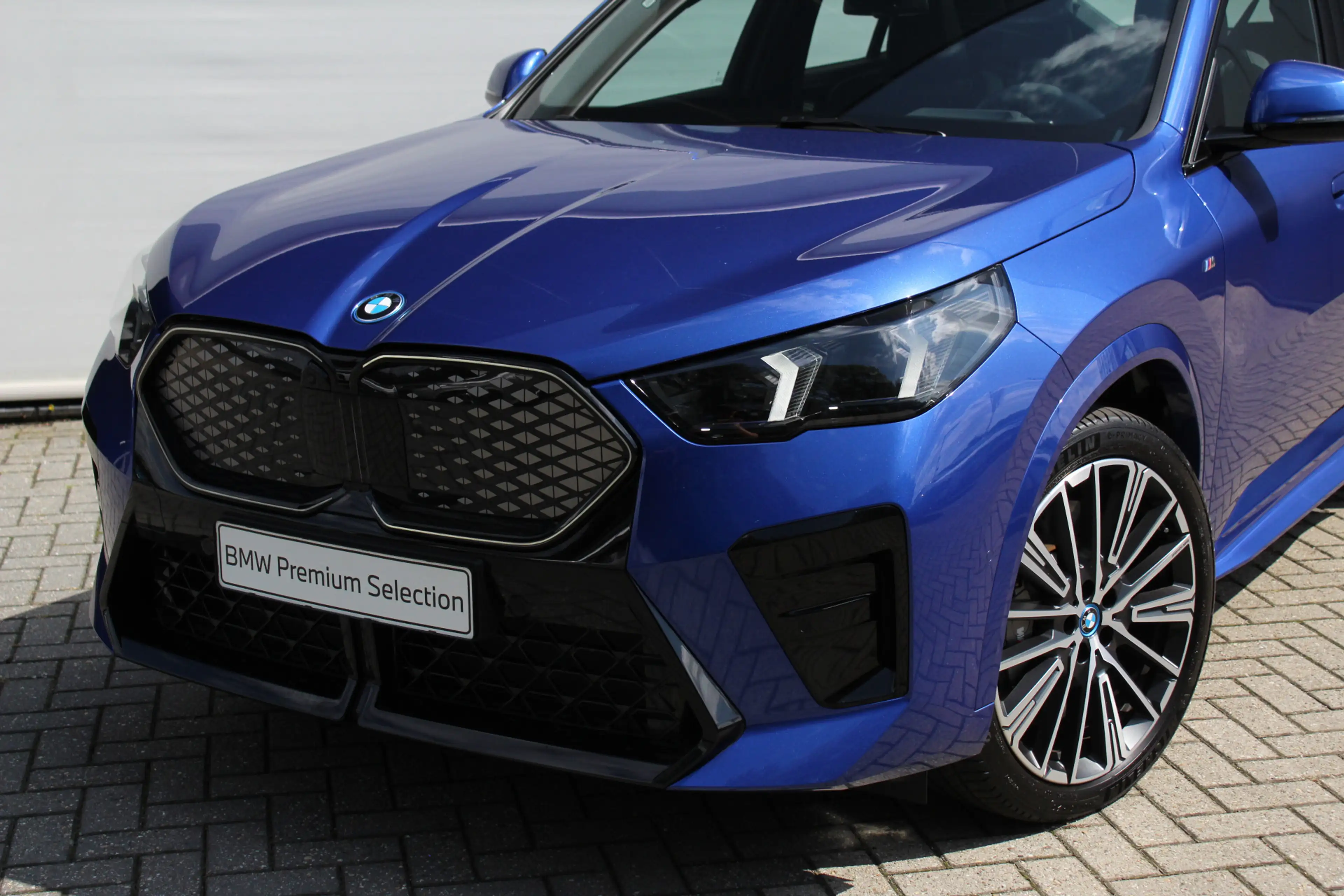 BMW iX2 eDrive20 M Sport / Panoramadak / Trekhaak / Sports — photo 7