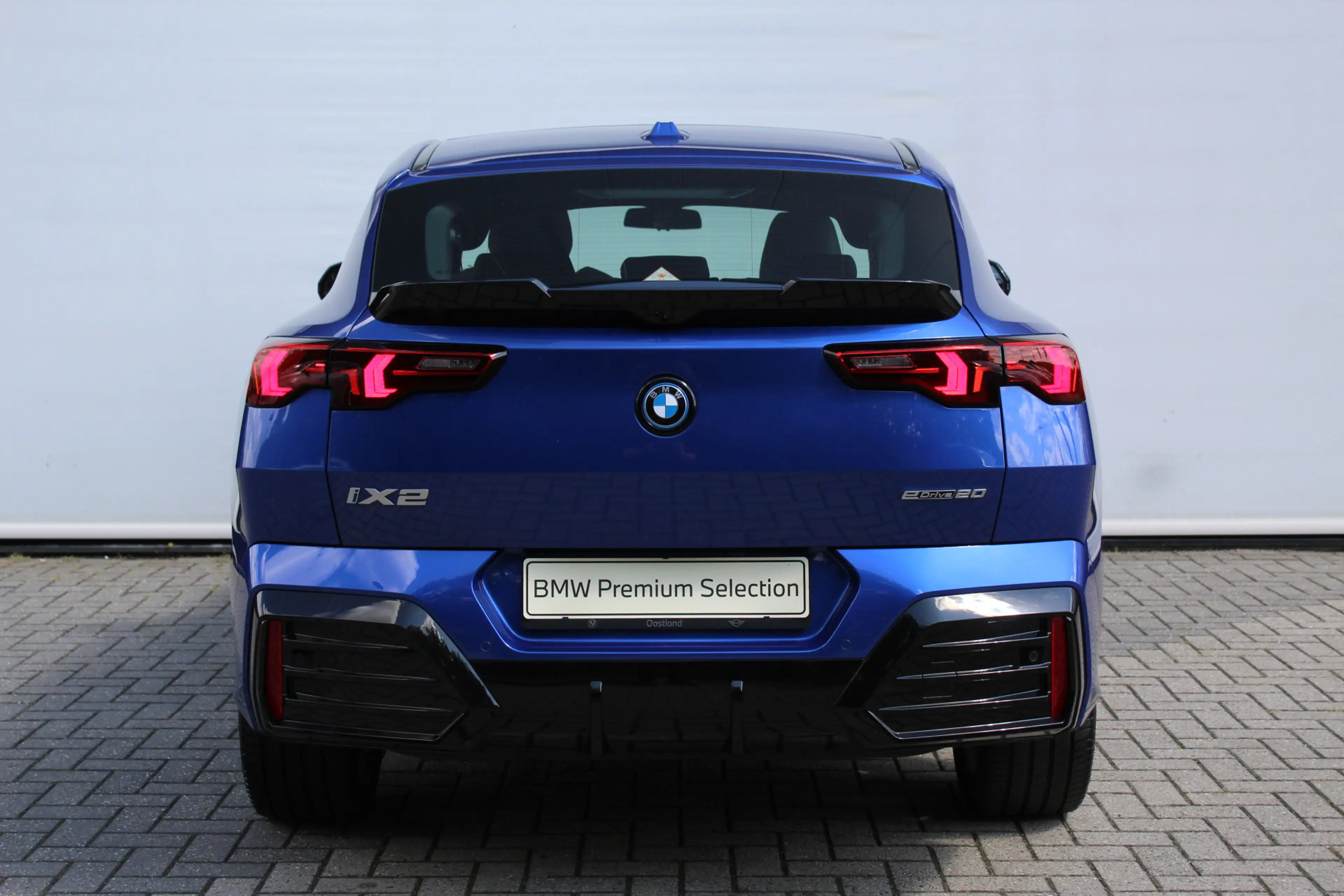 BMW iX2 eDrive20 M Sport / Panoramadak / Trekhaak / Sports — photo 4