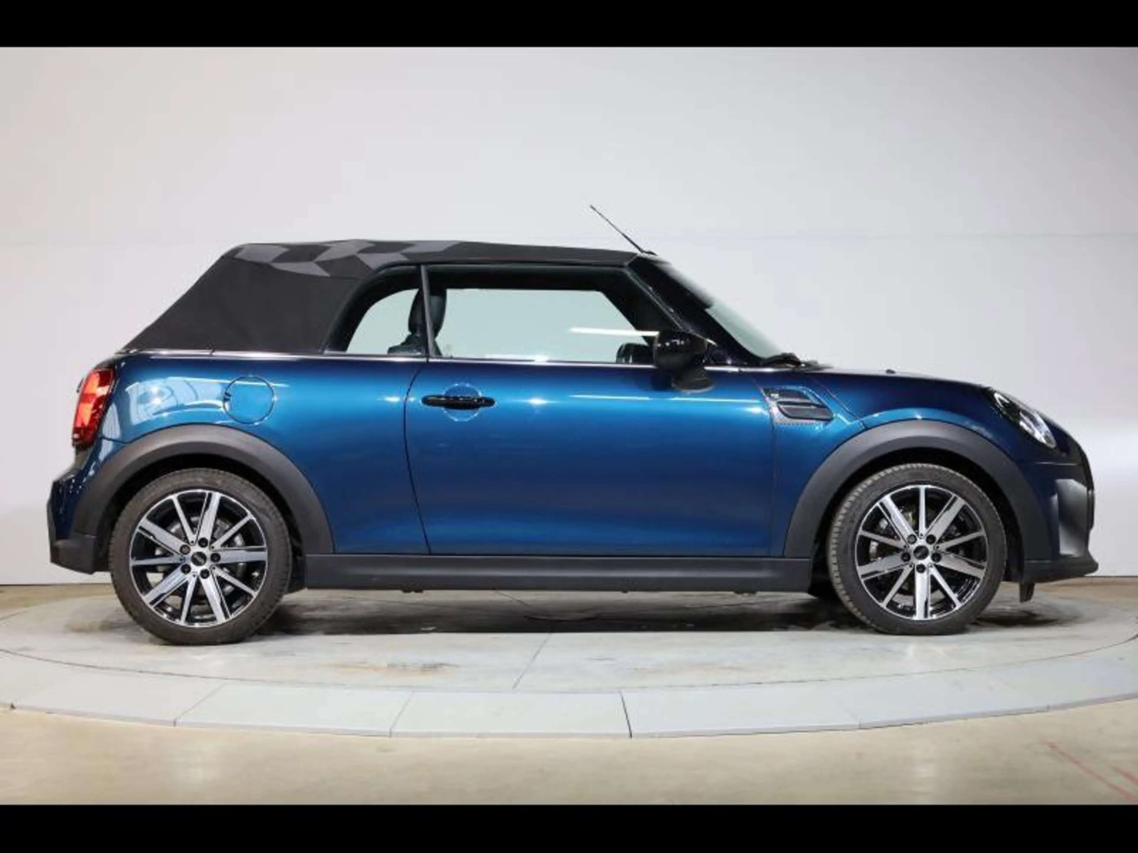 MINI Cooper Cabrio SIDEWALK — photo 12