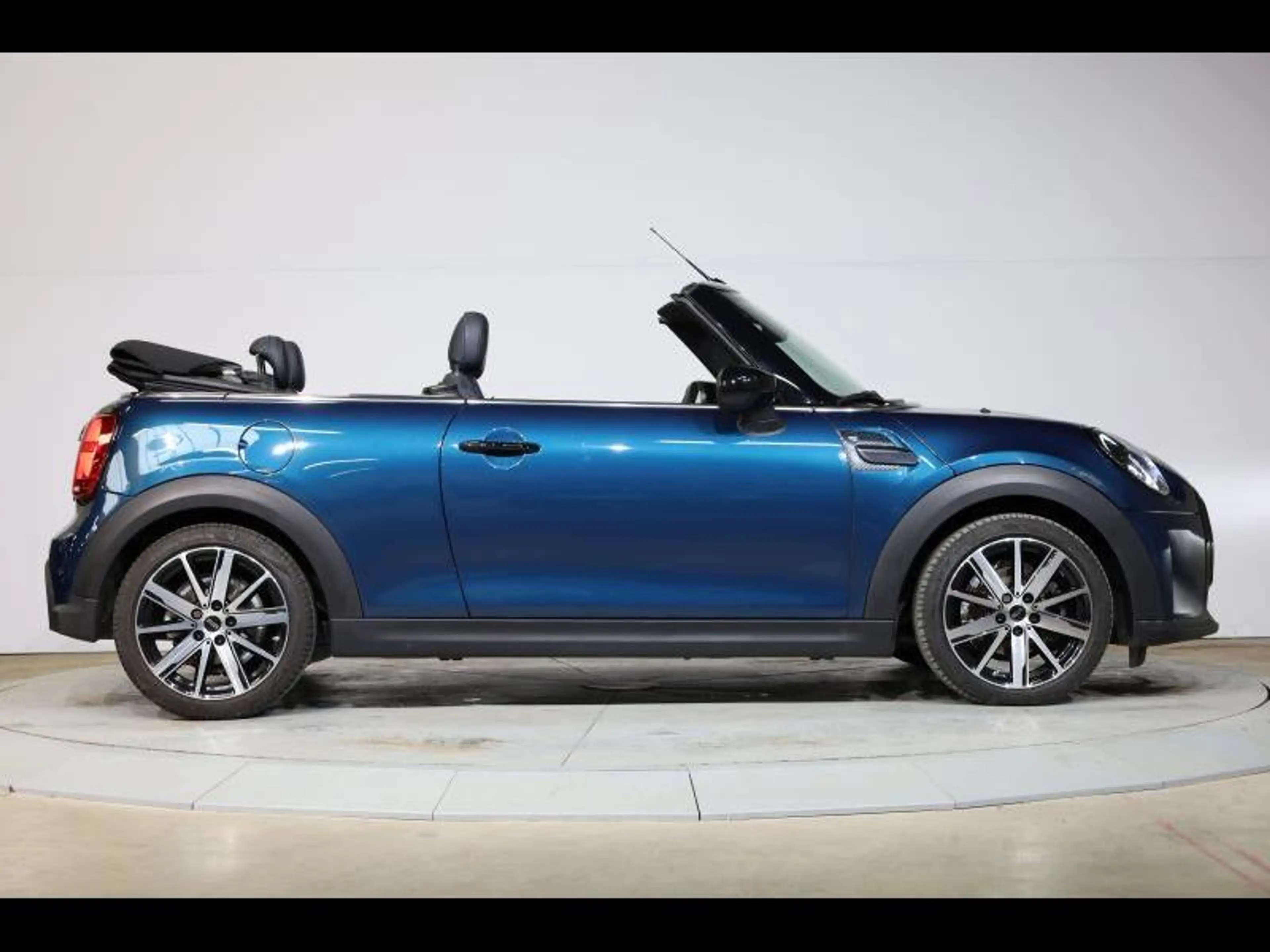 MINI Cooper Cabrio SIDEWALK — photo 4