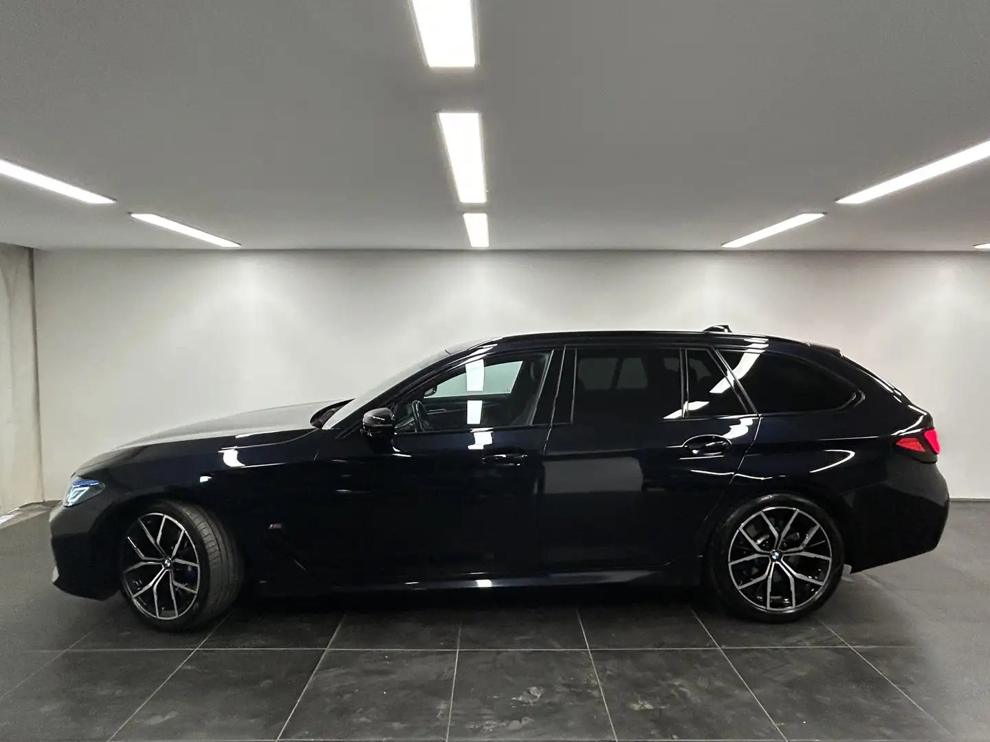 BMW 530 d xDrive Touring M Sportpaket Pro Head-Up Laser Ko Schwarz - 2