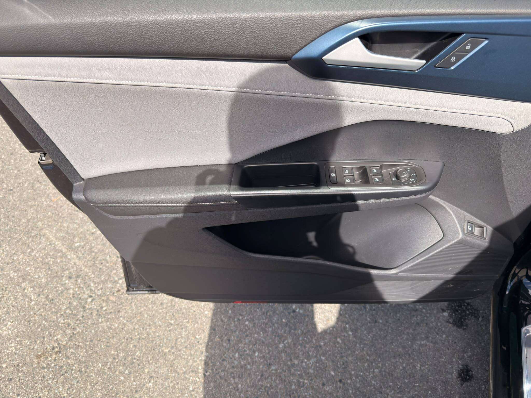 2024 Volkswagen Taos — view 11