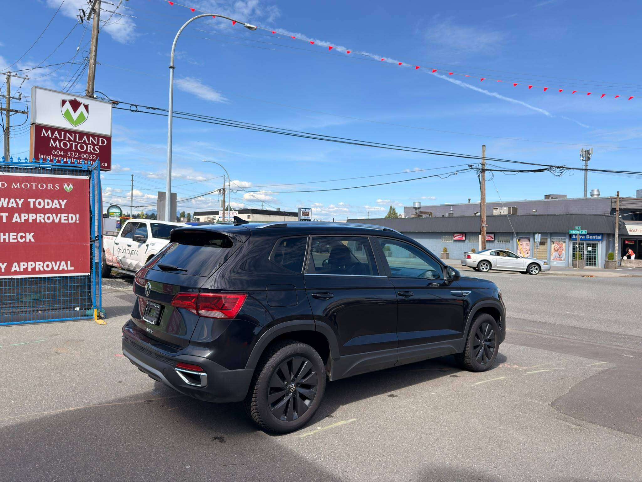2024 Volkswagen Taos — view 6