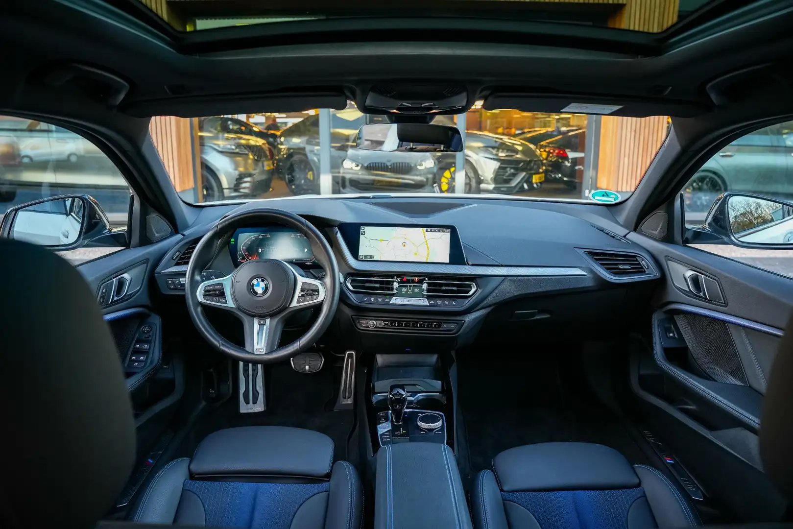 BMW 118 1-serie 118i Introduction Edition M Pakket Panodak Wit - 2