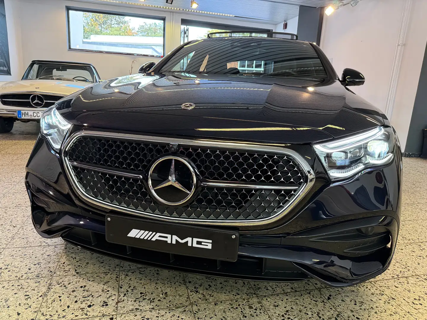 Mercedes-Benz E 200 AMG+NIGHT+PREMIUM+EXKLUSIV NAV/LED/PSD/LMR20/NP97! Bleu - 2