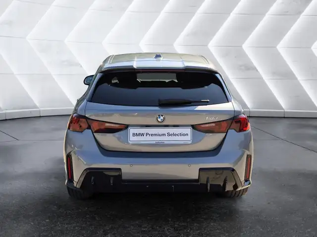 BMW 1 Series view 3